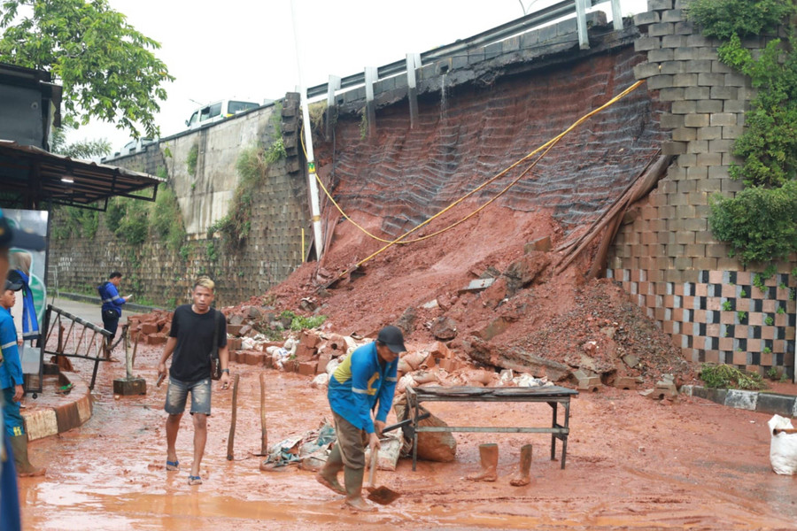 Setelah Jabodetabek Diguyur Hujan Kemarin: Banjir hingga Tanggul Tol Longsor - kumparan.com