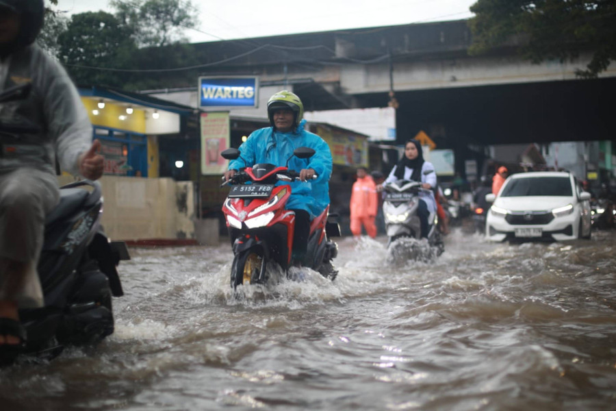 Mengapa Turun Hujan Deras di Jakarta padahal Musim Kemarau? - kumparan.com