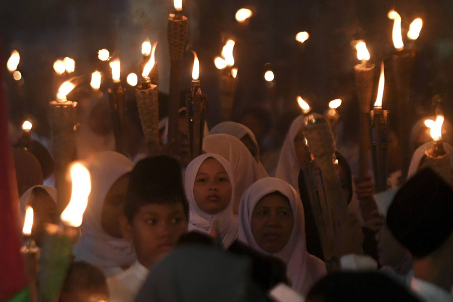 Foto: Pawai Obor Sambut Datangnya 1 Muharam 1446 H - kumparan.com