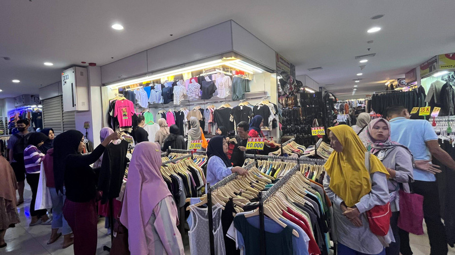 Sempat Dilarang Pemerintah, Bisnis Baju Bekas Impor Menjamur Lagi di Pasar Senen - kumparan.com