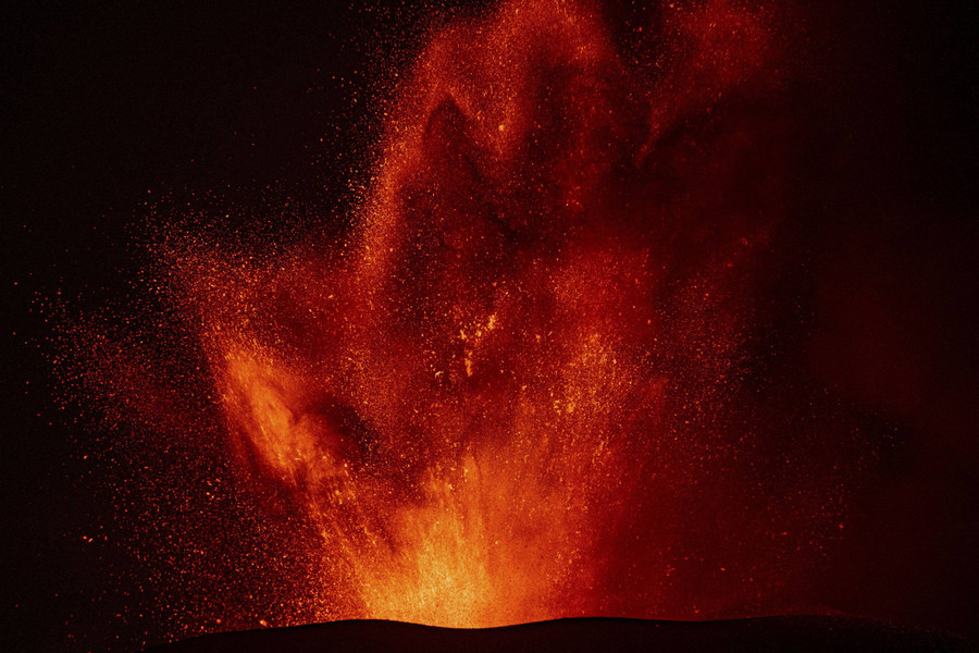 Foto: Siaga Merah Usai Erupsi Gunung Etna dan Stromboli di Italia - kumparan.com