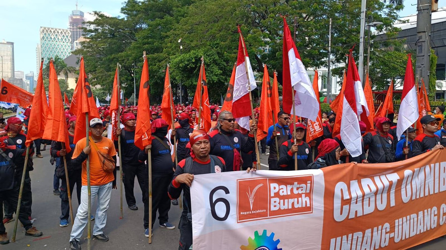 Partai Buruh Gelar Demo di Patung Kuda, Polisi Terjunkan 2.109 Personel - kumparan.com