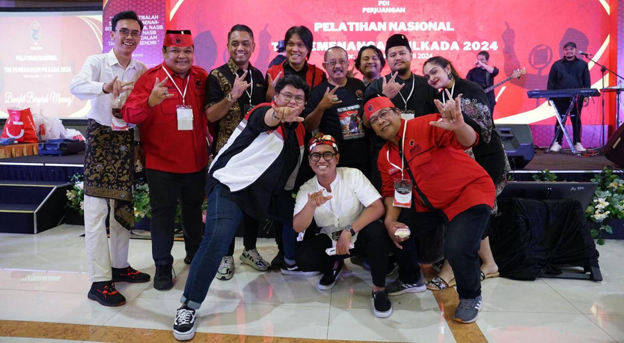 Cerita Anak Muda di Surabaya Gabung Tim Pemenangan Eri Cahyadi di Pilkada 2024 - kumparan.com