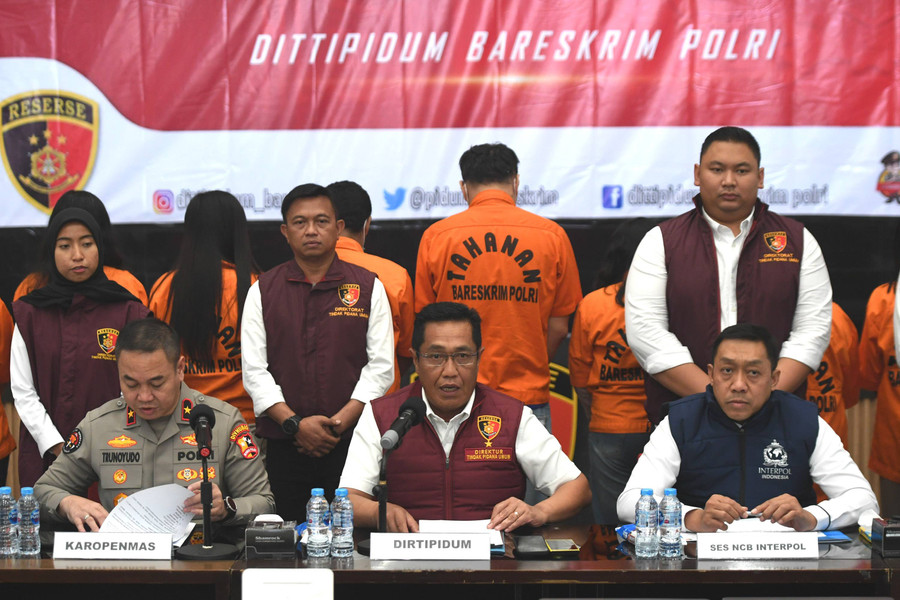 Foto: Konferensi Pers Penangkapan Tersangka Perjudian Online Jaringan Taiwan - kumparan.com