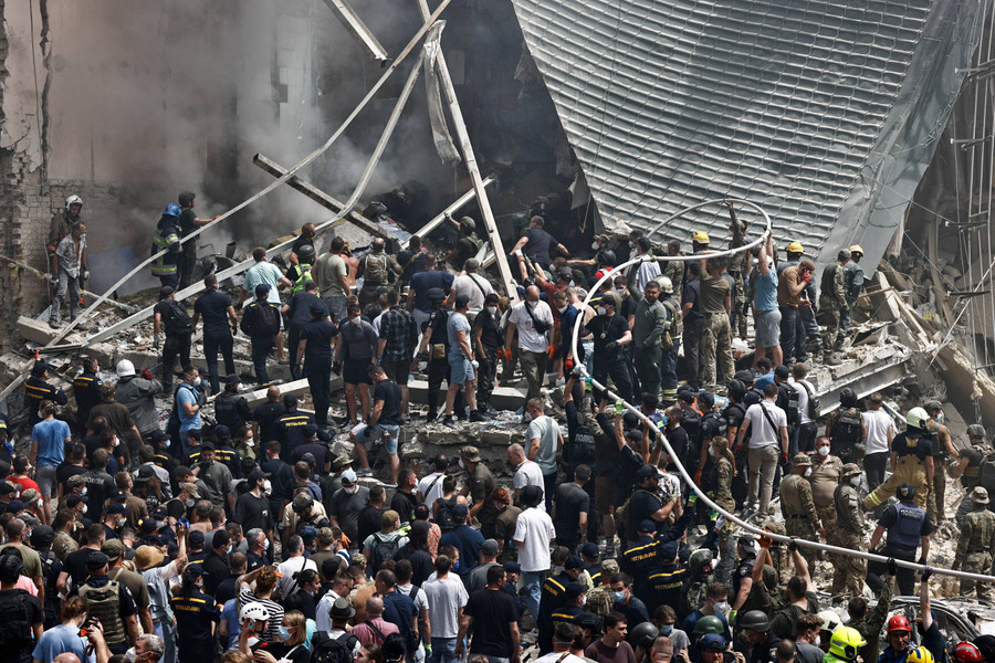 Foto: Lebih 40 Rudal Rusia Hantam Ukraina hingga Tewaskan Puluhan Orang - kumparan.com