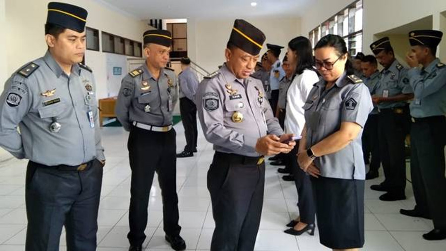 Kemenkumham Sulut Gelar Razia Judi Online, Seluruh Handphone Pegawai Diperiksa - kumparan.com