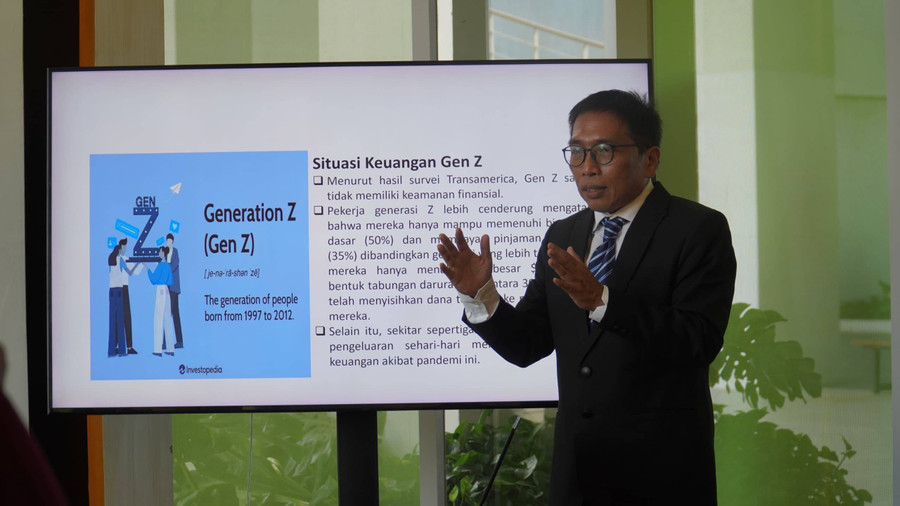 Soroti Perilaku Keuangan Gen Z, Antar Sautma Rengkuh Gelar Profesor
