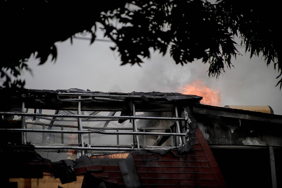 Damkar: Kebakaran Rumah Mewah di Menteng Diduga Akibat Korsleting Listrik - kumparan.com
