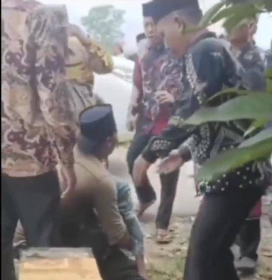 Video Detik-detik Warga Tertembak Pistol Milik DPRD Lampung Tengah - kumparan.com