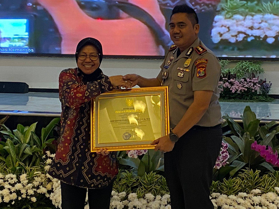 Respons Cepat Tangani Kasus Asusila, AKBP Doffie Dapat Penghargaan dari Mensos - kumparan.com