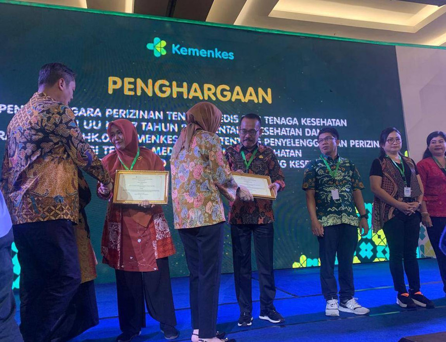 DPMPTSP Bandar Lampung Raih Penghargaan dari Kementerian Kesehatan RI - kumparan.com