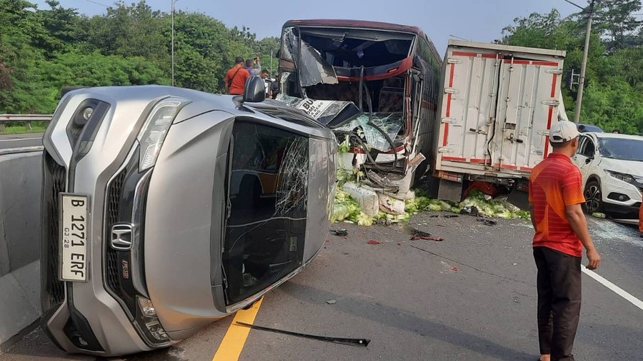 Bus Primajasa Tabrak 9 Kendaraan di Tol Cipularang KM 85 Arah Jakarta