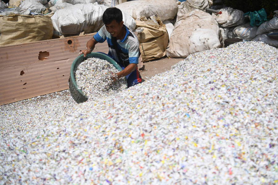 Foto: Kelompok Daur Ulang Sampah Plastik Binaan Pertamina EP Prabumulih Field - kumparan.com