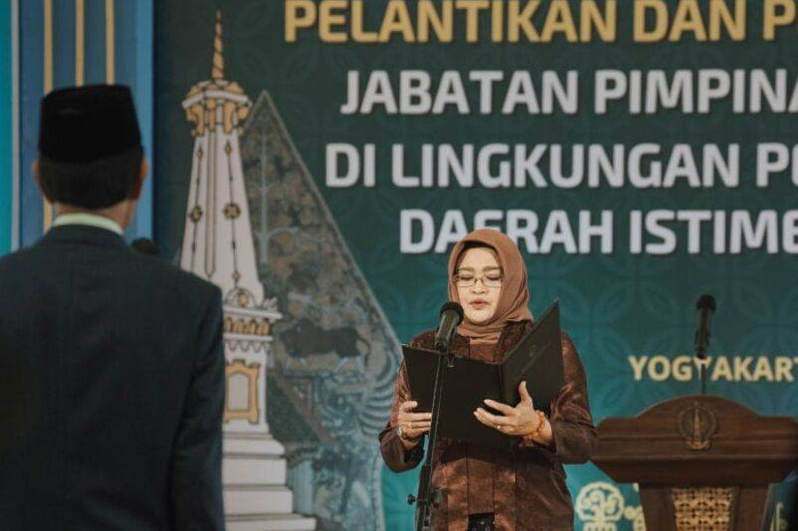 Sultan HB X Lantik Ni Made Dwipanti Jadi Kepala Bappeda DIY - kumparan.com
