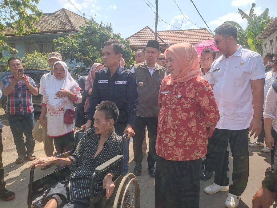 Dharma Wanita Palembang Jemput Bola Bantu Warga Kurang Mampu untuk Berobat - kumparan.com