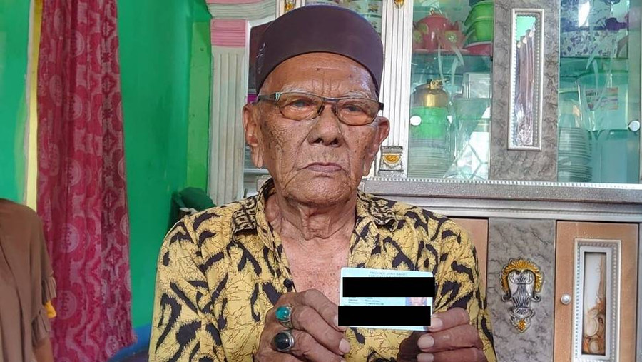 Ini Manusia Tertua di Karawang: Abah Totong, Usianya 120 Tahun - kumparan.com
