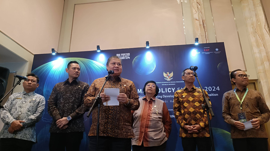 Airlangga Beri Sinyal OJK Tak Setuju Perpanjangan Restrukturisasi Kredit - kumparan.com