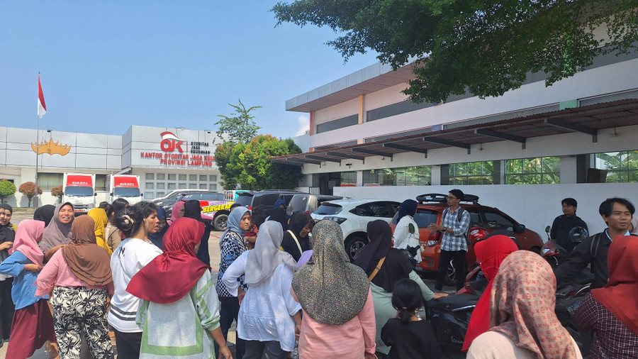 LBH Bandar Lampung Dampingi Korban Penipuan Pinjaman Bank ke OJK - kumparan.com