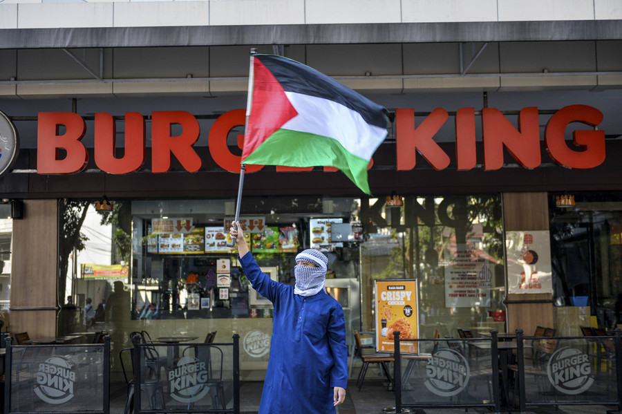 Foto: Aksi Bela Palestina di Bandung Ajak Boikot Produk Terafiliasi Israel - kumparan.com