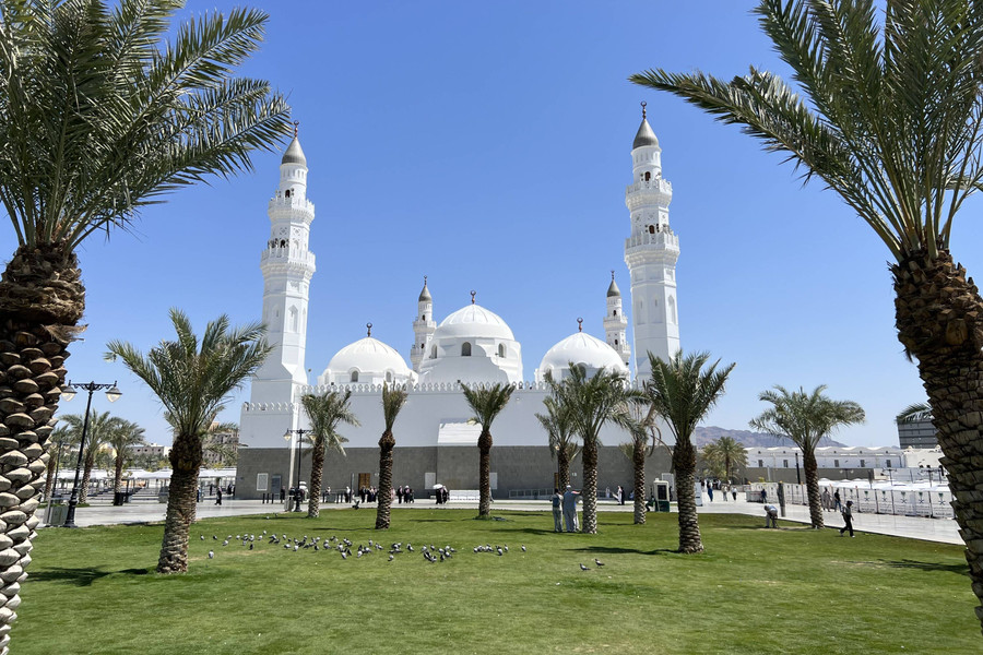 Berkunjung ke Masjid Quba, Masjid Pertama yang Dibangun Nabi Muhammad - kumparan.com
