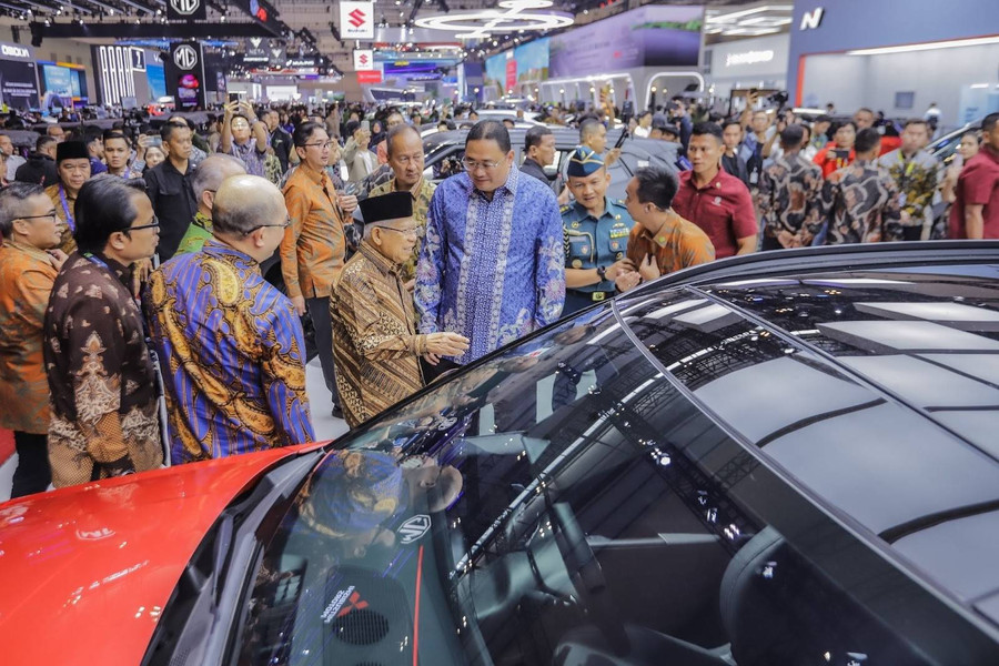 Foto: Momen Wapres Ma\'ruf Amin Jajal Hyundai Kona Electric di GIIAS 2024 - kumparan.com