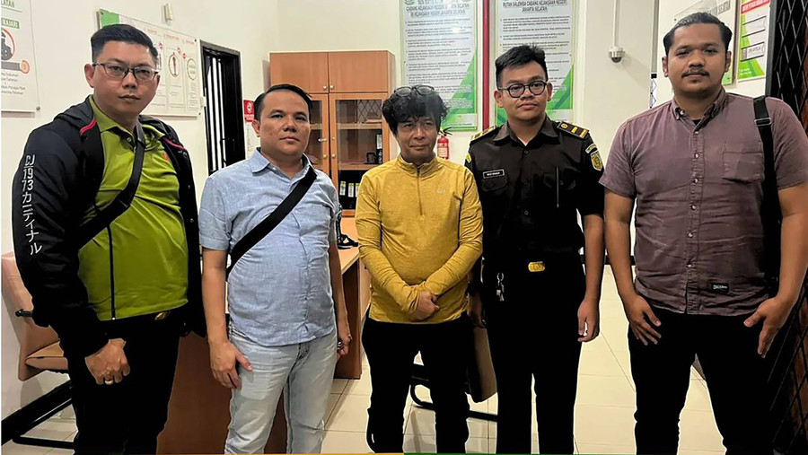 Tanda Tanya Besar di Balik Jabatan Mentereng Alex Denni Selama 11 Tahun Ini - kumparan.com