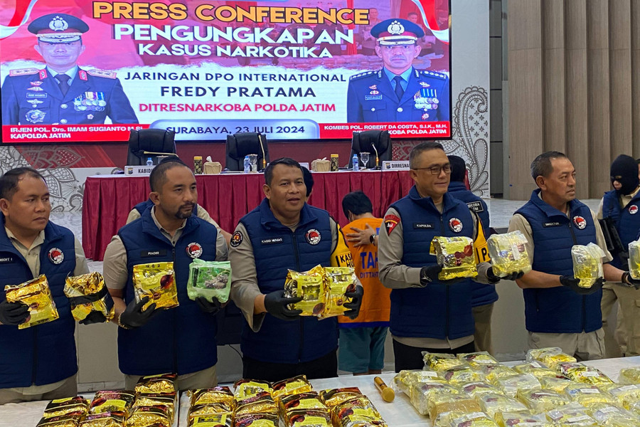 Polda Jatim Tangkap 2 Kaki Tangan Gembong Narkoba Fredy Pratama - kumparan.com