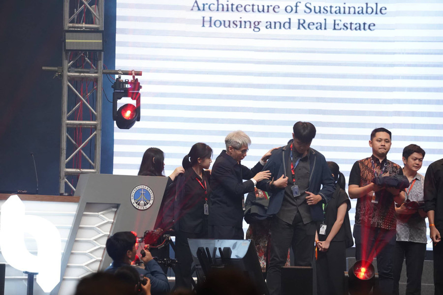 Melihat Cara Unik Kampus di Surabaya Sambut Mahasiswa Baru - kumparan.com