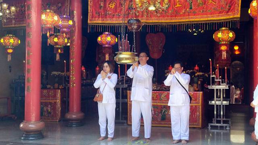 Melihat Perayaan Hari Lahir Dewa Kwan Kong Umat Tridharma di Manado - kumparan.com
