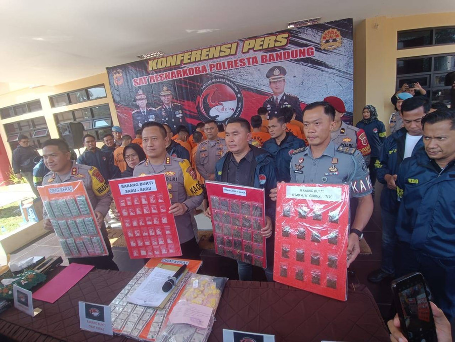 Operasi Anti-Narkoba di Bandung: 17 Pelaku Ditangkap, 39 Paket Sabu Diamankan - kumparan.com