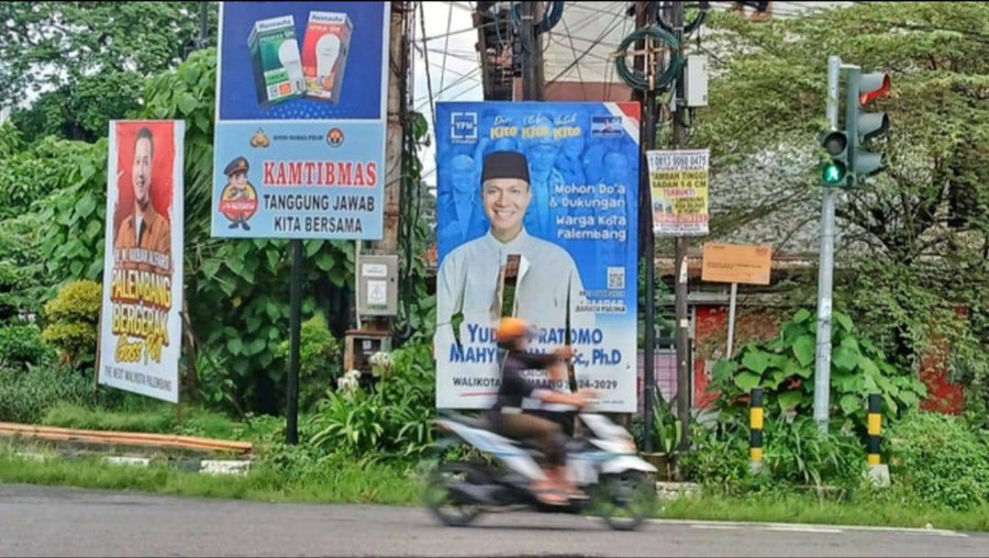 Walhi Sumsel Kritisi Pemasangan Baliho Calon Kepala Daerah di Pohon - kumparan.com