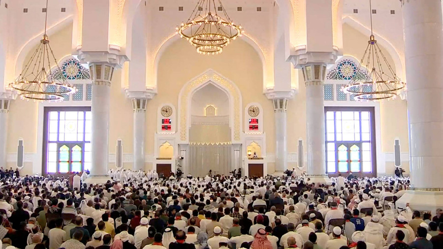 Ribuan Orang Penuhi Masjid Agung Qatar untuk Hadiri Pemakaman Ismail Haniyeh - kumparan.com