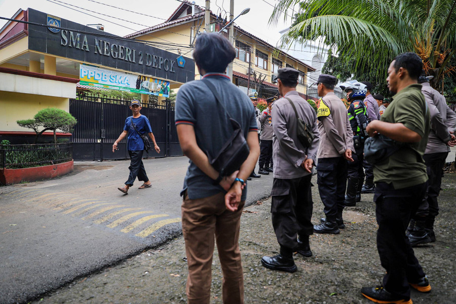 Foto: Di Depan SMAN 2 Depok Akan Ada Demo, Aparat Berjaga - kumparan.com