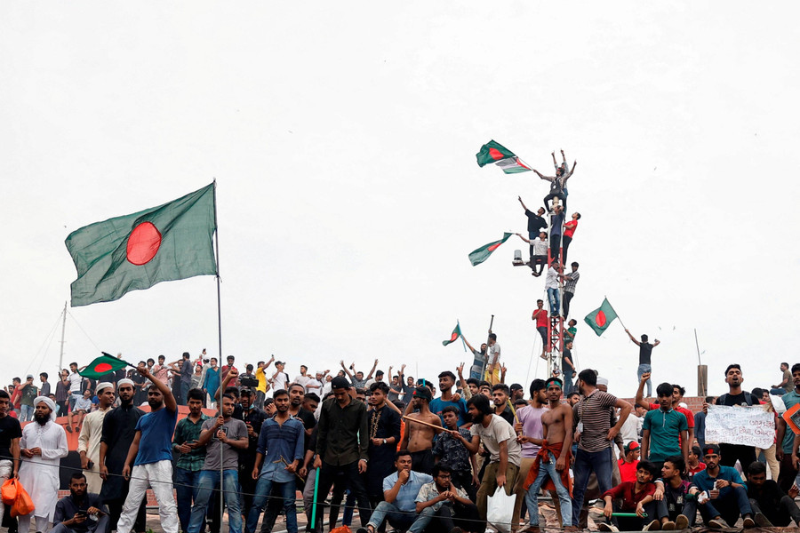 Mahasiswa Pedemo Akan Bertemu Pemimpin Militer yang Kini Kuasai Bangladesh - kumparan.com