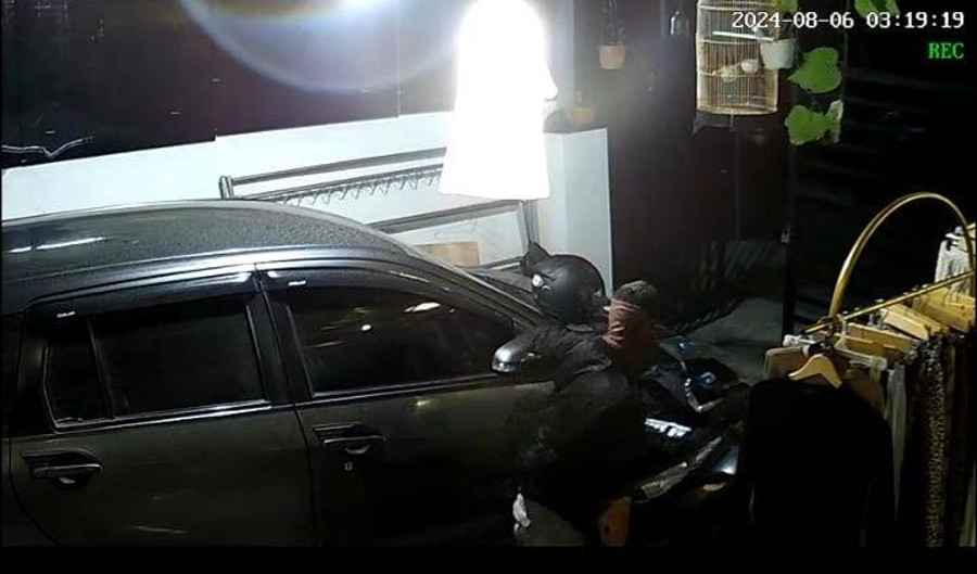 Terekam CCTV, Detik-detik Pencuri Bawa Kabur 1 Unit Motor di Lampung Selatan