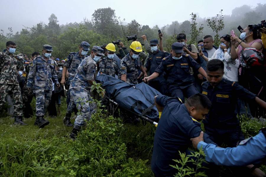 Foto: Helikopter di Nepal Jatuh, Hilang Kontak Tiga Menit Setelah Lepas Landas - kumparan.com
