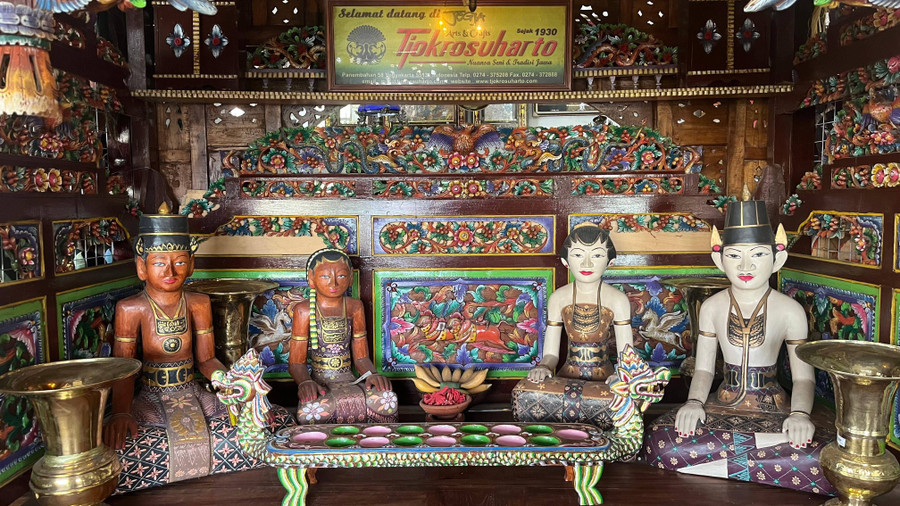 Toko Tjokrosuharto Bercerita: Hampir 100 Tahun Menjadi Langganan Para Pesohor - kumparan.com