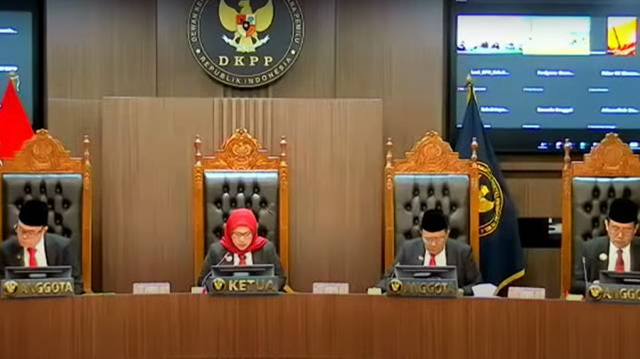 DKPP Berhentikan Anggota Bawaslu dan KPU Minut, Terbukti Langgar Kode Etik - kumparan.com
