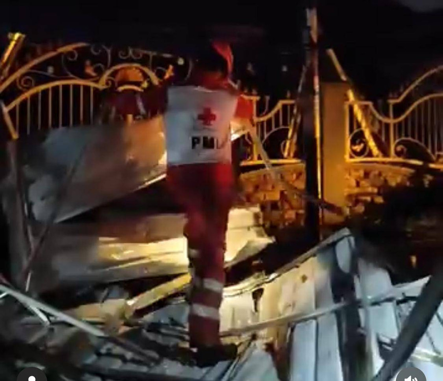 Angin Puting Beliung Robohkan Atap Rumah Warga di Pontianak - kumparan.com