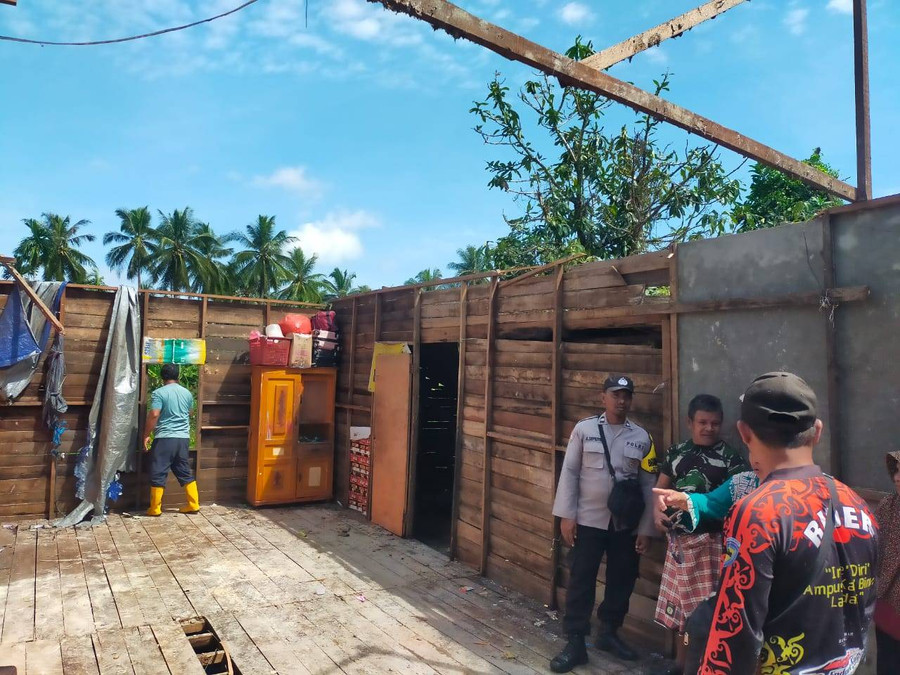 Angin Puting Beliung Rusak 16 Rumah Kubu Raya - kumparan.com