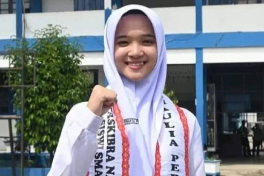 Mengenal Sosok Gadis Minang Pembawa Baki Bendera HUT ke-79 RI di IKN - kumparan.com