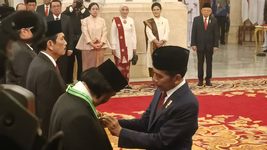 Jokowi Beri Bintang Jasa ke 64 Tokoh: Paloh, Luhut, Airlangga hingga Prabowo - kumparan.com