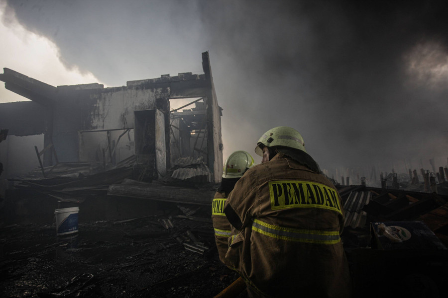 Kabel Udara di Palmerah Jakbar Korsleting, 2 Rumah dan Indekos Terbakar - kumparan.com