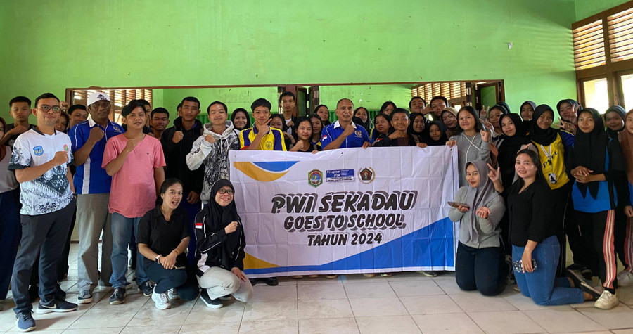 PWI Sekadau Goes To School ke SMAN 1 Nanga Taman - kumparan.com