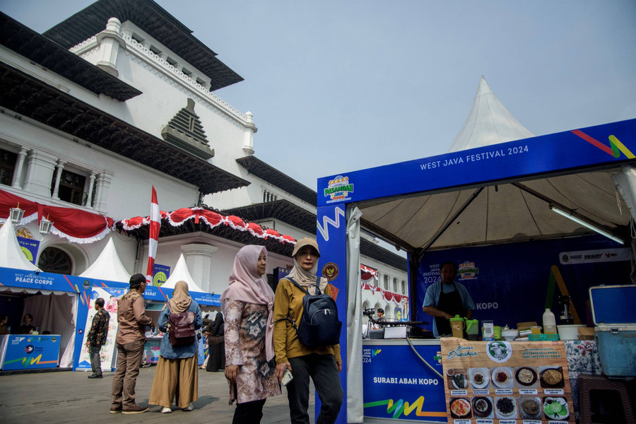 Foto: 1.600 Seniman Meriahkan West Java Festival 2024 di Bandung - kumparan.com