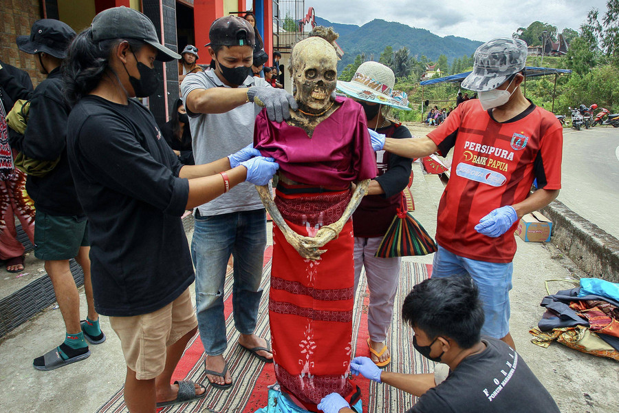 Foto: Tradisi Penghormatan untuk Orang yang Meninggal di Toraja Utara - kumparan.com