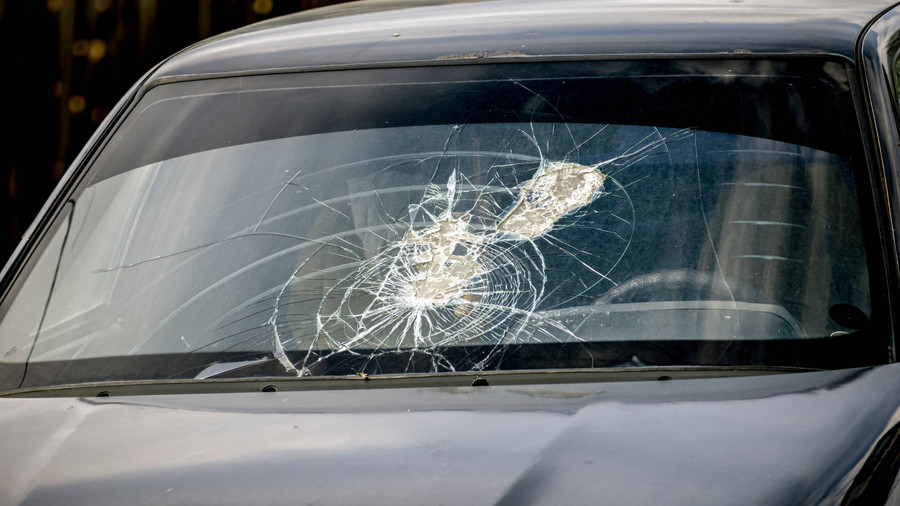 Kaca Mobil Pecah Dilempar Orang Tak Dikenal saat Menuju Kulon Progo - kumparan.com