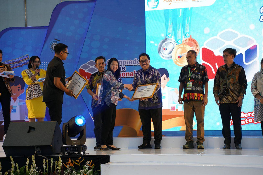 Bangun Generasi Muda, BINUS Jadi Tuan Rumah Olimpiade Sains Bidang Komputer - kumparan.com