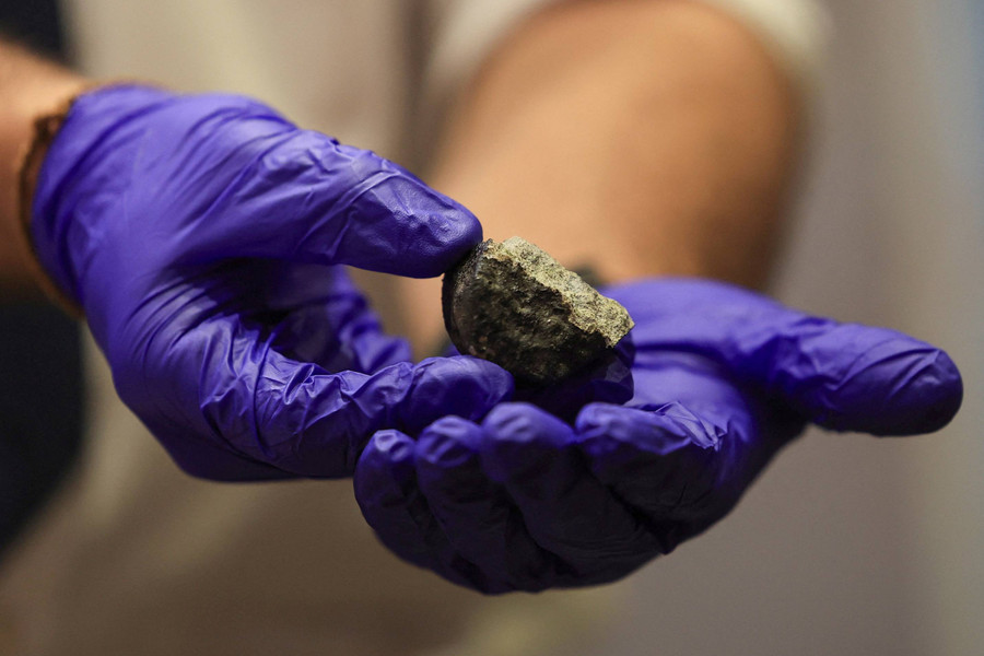 Foto: Meteorit Langka Ditemukan Gadis Berusia 9 Tahun di Afsel - kumparan.com