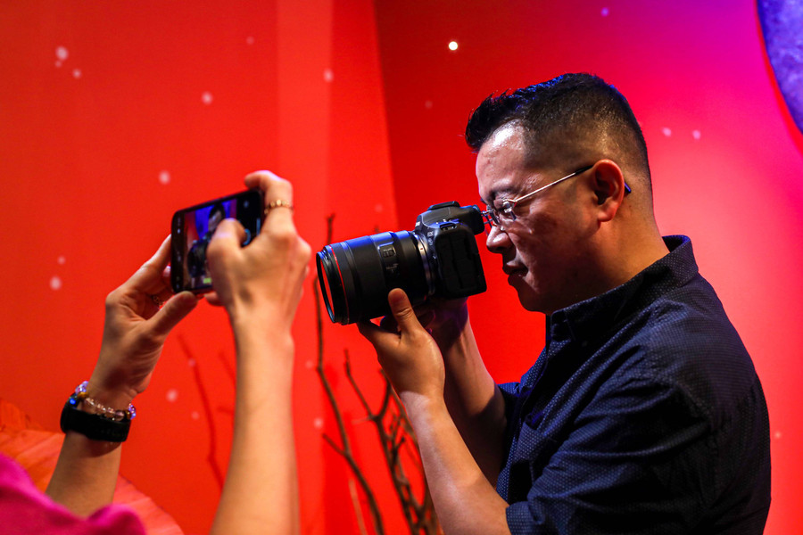 Foto: Canon EOS R5 Mark II Rilis di RI, Bisa Pilih Titik Fokus Pakai Mata - kumparan.com